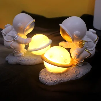 Астронавт лека нощ Творчески Лампи на Планетата за Спални, Детски Подарък Начало Декор Украшение Бутон Батерия Топлина Скъпа Лампа от Смола