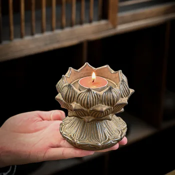 Перлено бял Свещник с Lotus Златен Домашен Будистки Зала, Посветен на Заснемането на Подпори Китайски Ретро Керамичен Свещник